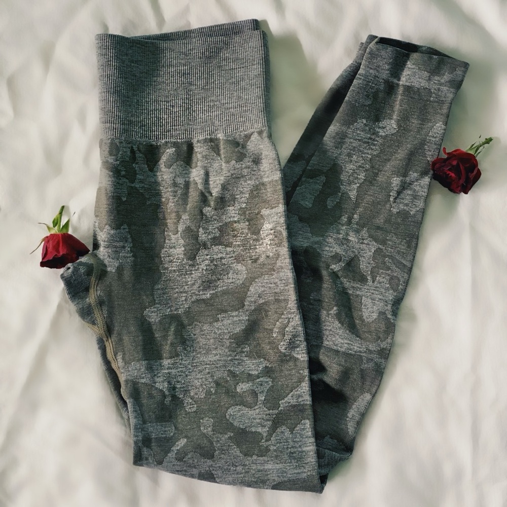 PcheeBum Gray Camo Leggings